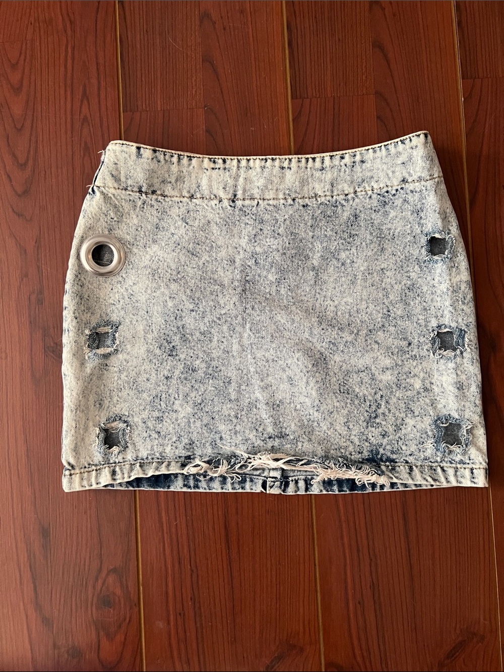 !it jeans Light Acid-Wash Denim Mini Skirt with Grommet